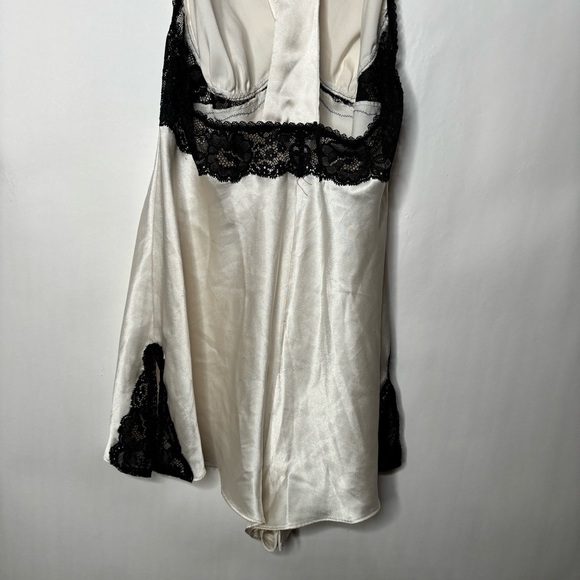 Victoria's Secret V-Neck Lace Satin Teddy size Small - Picture 7 of 13